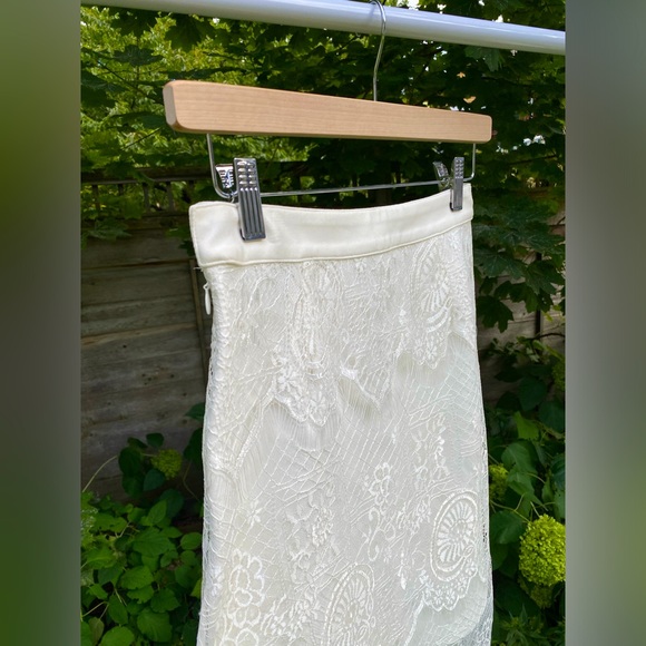 PEACEBIRD Cream Lace Topped Mini Skirt - Picture 6 of 10